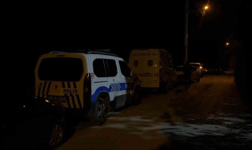 Boyahane fabrikasında forkliftten düşen demir blok can aldı