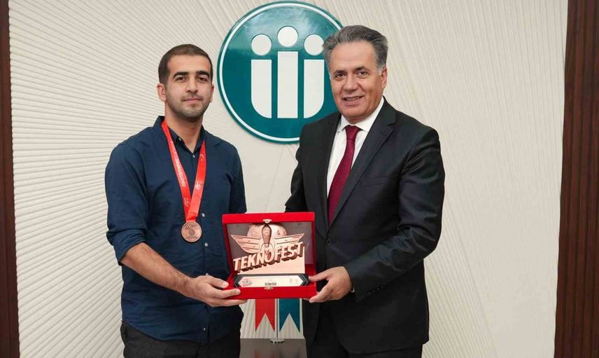İnönü öğrencilerinin diz teşhisi projesi TÜBİTAK 2242'de üçüncü oldu