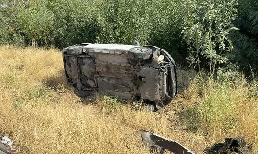 Virajı alamayan otomobil devrildi, sürücü yara almadan kurtuldu