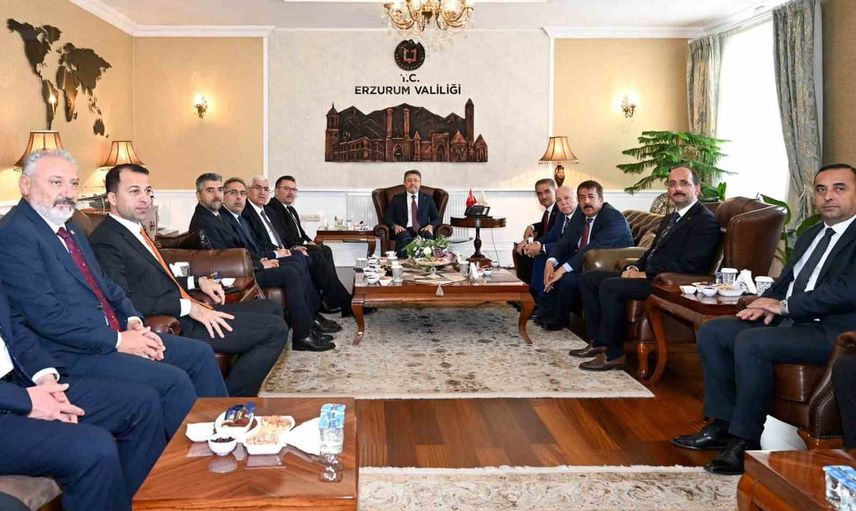 Bakan Yumaklı'dan Erzurum'da kurum ziyaretleri