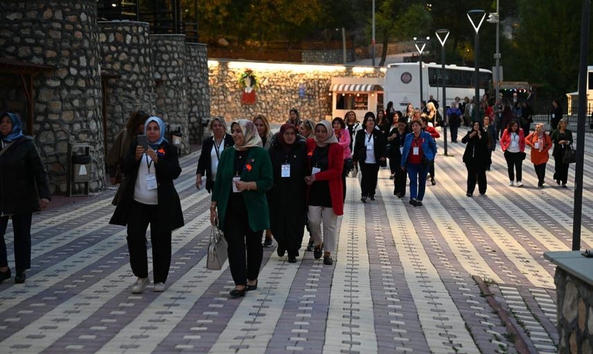 Kadın muhtarlar Isparta yatırımlarını yerinde görüp hayran kaldı