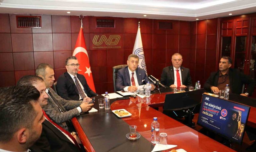 Sınır kapılarındaki tır kuyrukları ticaret sürelerini ve sürücü haklarını zorluyor