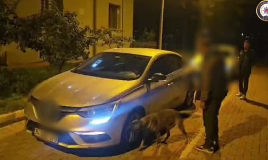 Narkotik köpeğinin izinde 856 gram ele geçirildi; Nevşehir'de sürücü tutuklandı