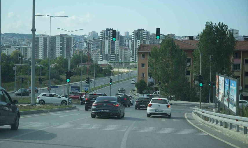 Kaza riskine karşı sinyalizasyon: şehir hastanesi kavşağına ışık yerleştirildi