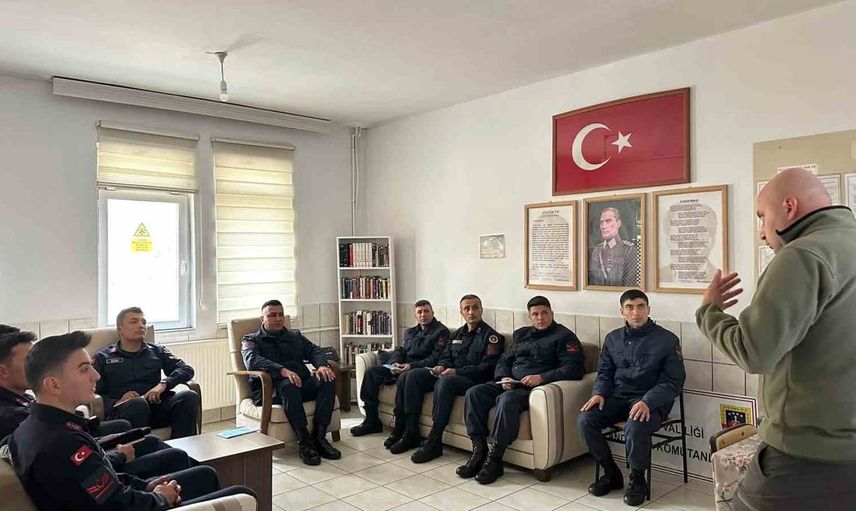 Demirözü'nde jandarma personeline kaçak avcılıkla mücadele eğitimi verildi