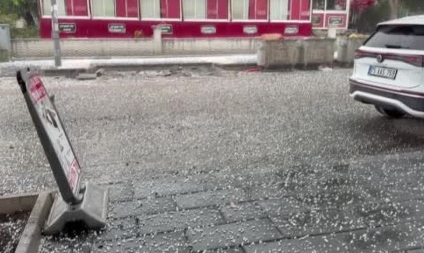 Ani sağanak ve dolu ardahan kent merkezinde yaşamı sekteye uğrattı