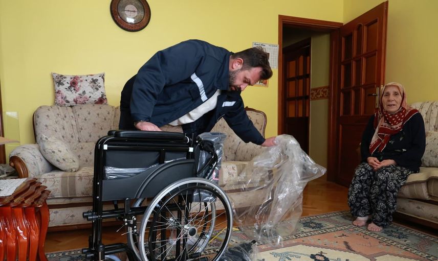 Engel tanımayan hizmet: Osmangazi'den tekerlekli sandalye desteği
