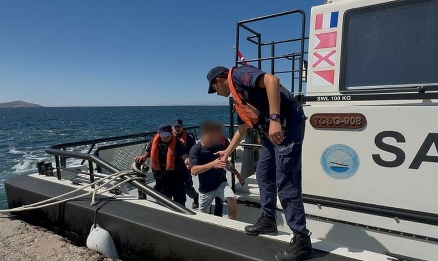 Bozcaada demir sahasında arı sokan mürettebat Sahil Güvenlik tarafından hastaneye sevk edildi