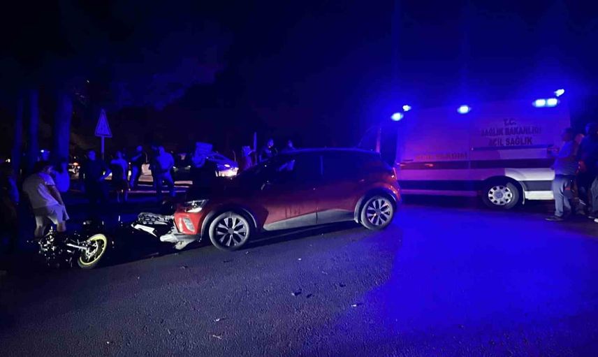 Samsun'da 30 Ağustos Caddesi'nde trafik kazası: motosiklet sürücüsü hastaneye kaldırıldı
