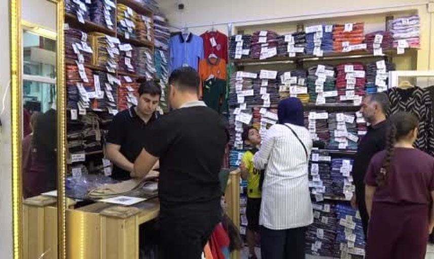 Van'da veliler okul kıyafeti telaşında: esnaf armalı mı armasız mı kararsız