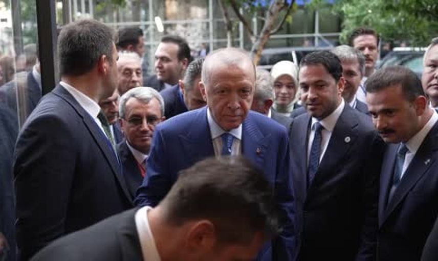 Erdoğan New York'ta Taşkın pastanesinde çay molası verip çalışanlarla sohbet etti