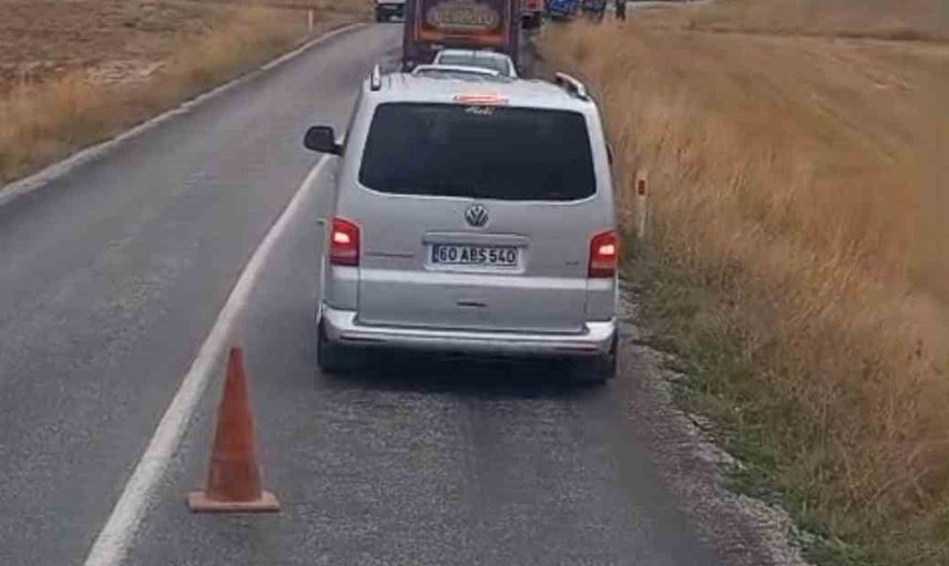 Kadışehri'de yol uyarısı yapan sürücü kazaya tanık oldu