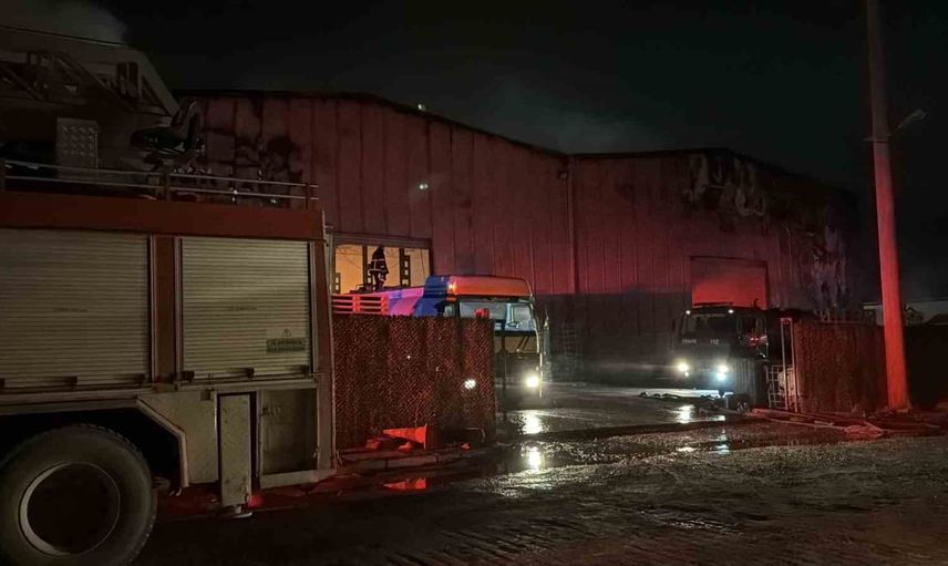 Gerede'de geri dönüşüm fabrikasındaki yangın beş saatte kontrol altına alındı
