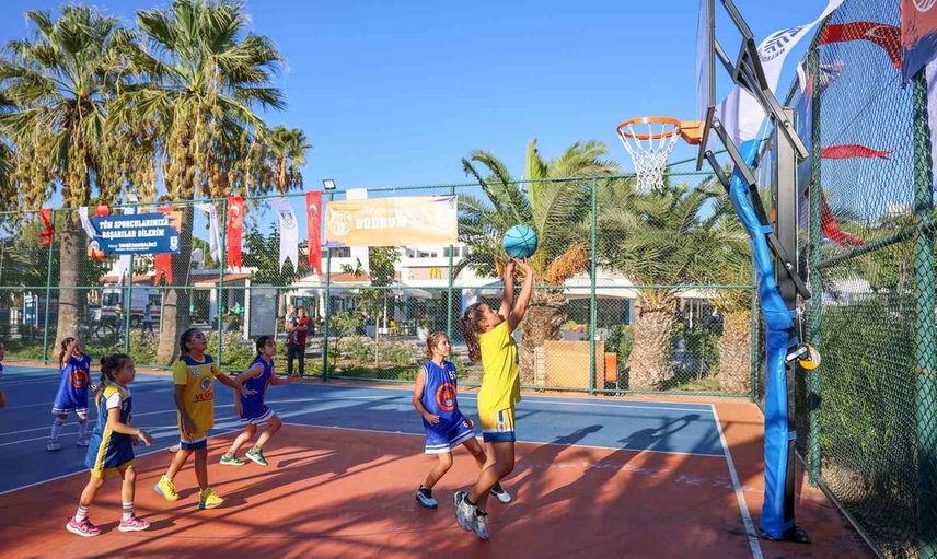 Turgutreis'te basketbol şöleni başladı
