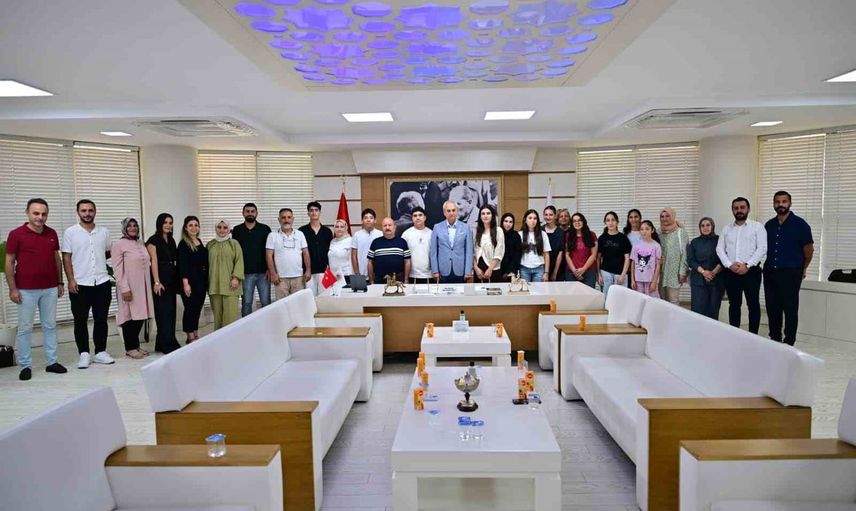 Kepez'in kursları öğrencileri üniversite ve liseye taşıdı