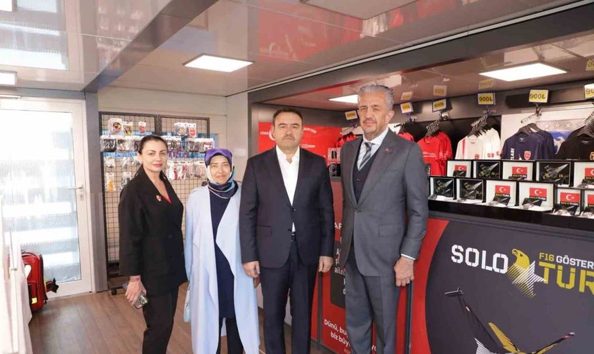 Vali Işın Kartal Store Kaşif Tırı'nda şehit ailelerine destek mesajı verdi