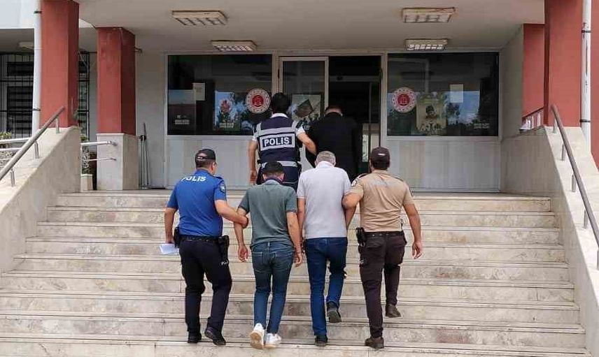 İmamoğlu devriyesinde durdurulan araçta 2 bin 117 uyuşturucu hap ele geçirildi