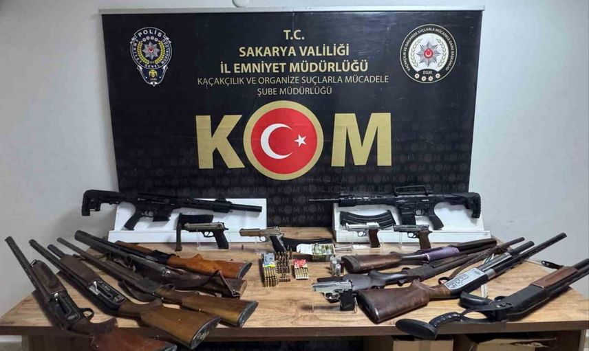 Sakarya'da silah ve kaçak tütün baskını: 6 kişi gözaltında