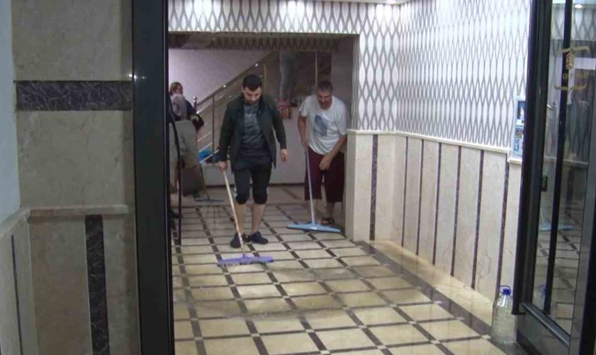 Keçiören'de altyapı yetersizliği mağdur etti: gece sağanağı daireleri lağım suyuyla doldurdu