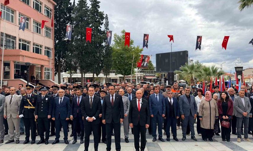Sarıgöl'de 29 ekim coşkusu törenle başladı