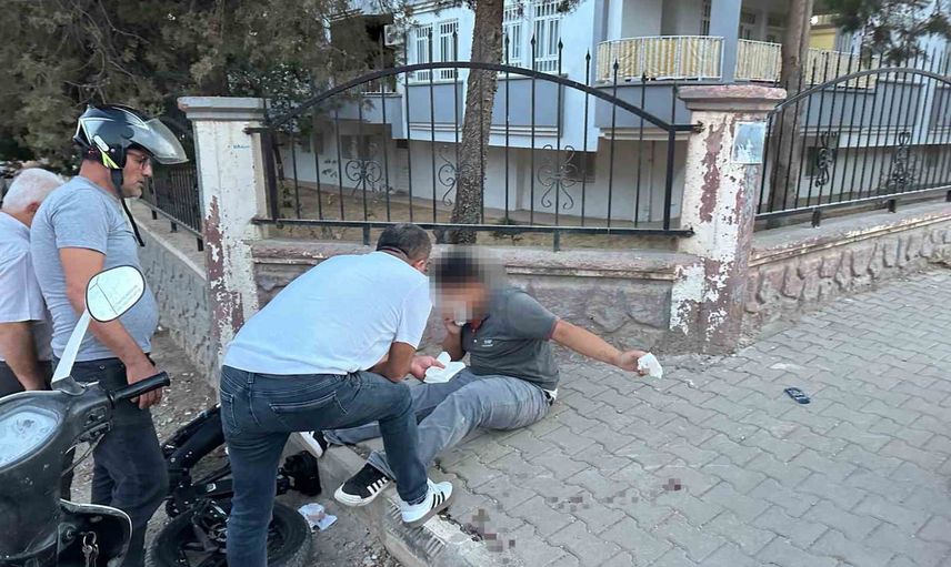 Kontrolden çıkan elektrikli bisiklet bahçe duvarına çarptı: 15 yaşındaki sürücü yaralandı
