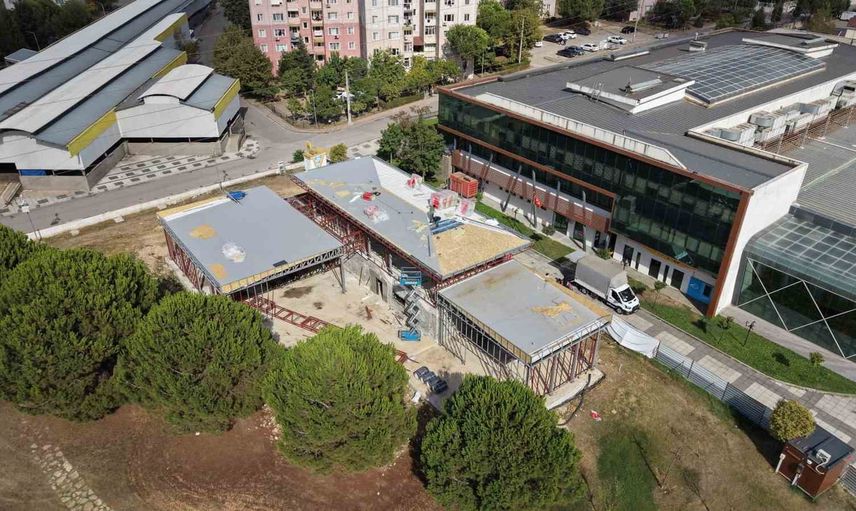 Cumhuriyet mahallesinde kültüre açılan geniş alan: 3 bin 840 metrekarelik kitap kahve inşası sürüyor