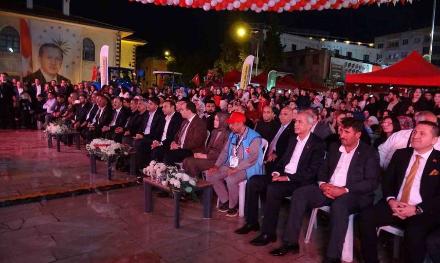 Kilis'te kırmızı coşku: biber festivali yürüyüş ve konserlerle sürdü