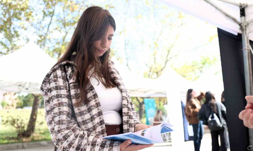 Osmangazi yeni öğrencilere kucak açtı: kampüste karşılama stantı