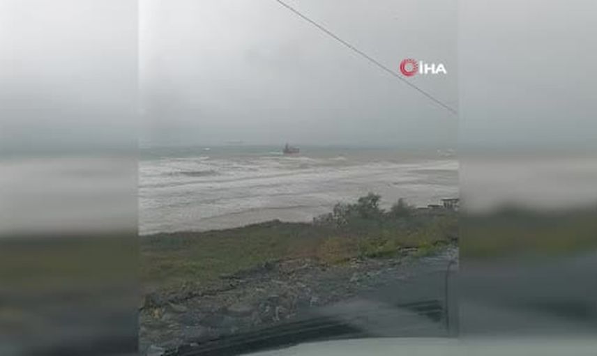 çatalca açıklarında fırtına sonrası karaya oturan geminin kurtarılması sürüyor
