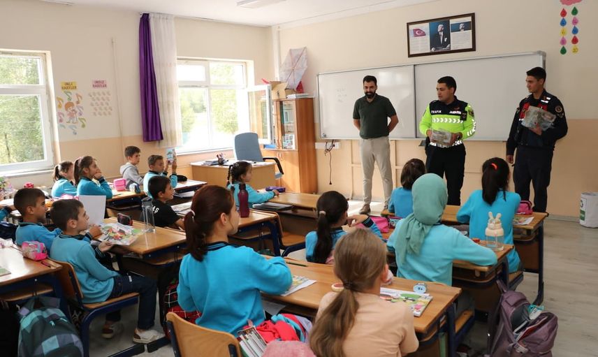 Küçük yolculara büyük sorumluluk: Bayburt'ta ilkokulda trafik eğitimi