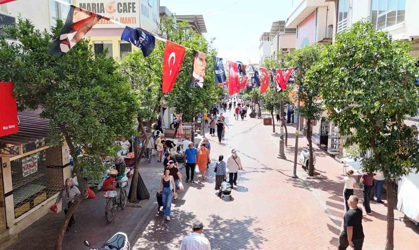 Nazilli 30 ağustos'a hazırlanıyor: kent bayraklarla kırmızı-beyaza büründü