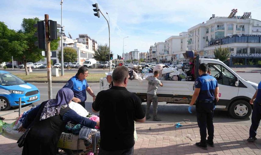 Kepez'de zabıta pazar düzenine sıkı müdahale ediyor: kaldırım işgali ve haksız rekabete geçit yok