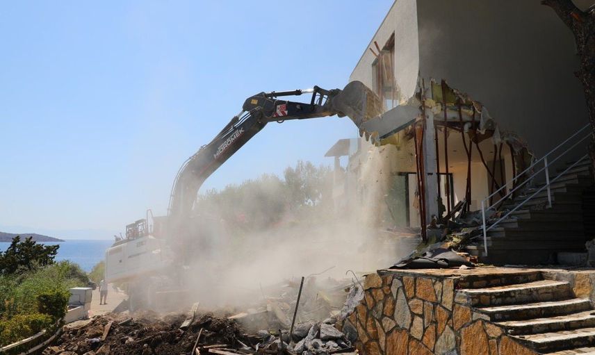 Bodrum'da imara aykırı yapılara karşı yıkım seferberliği sürüyor