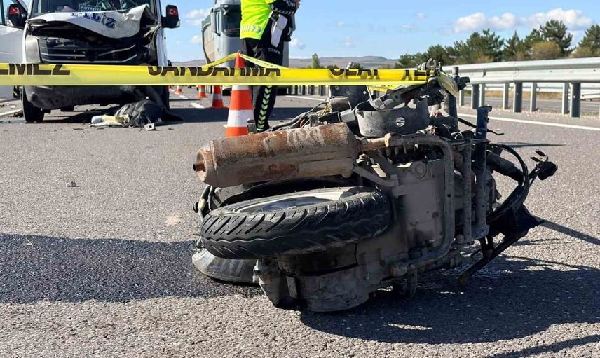 Kütahya-Tavşanlı yolunda çarpışma: 23 yaşındaki motosiklet sürücüsü yaşamını yitirdi