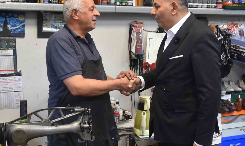 Depremin ardından konteynerde kalan esnafa satış önceliği çağrısı