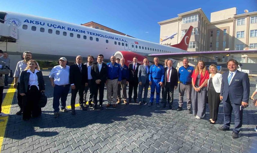 Astronotlar Aksu uçak okulunda öğrencilerle deneyim paylaştı