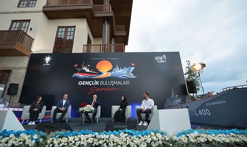 Petek Genç'te Erdoğan buluşması genç odaklı hizmetin simgesi