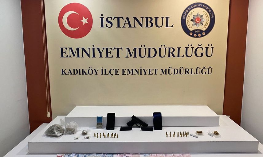 Kadıköy'de 14 yıl 2 ay kesinleşmiş hapis cezası olan şüpheli araçta yakalandı
