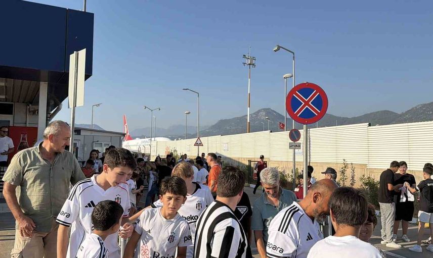 Beşiktaş'tan Alanya çıkarması: havalimanında coşkulu karşılama