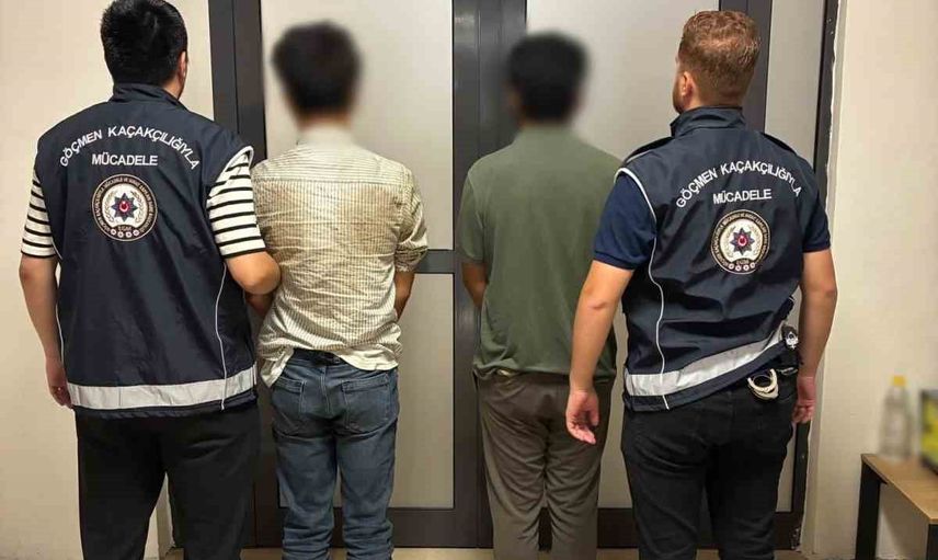 Afyonkarahisar'da dorsede saklanan 14 göçmen yakalandı, iki şüpheli gözaltında