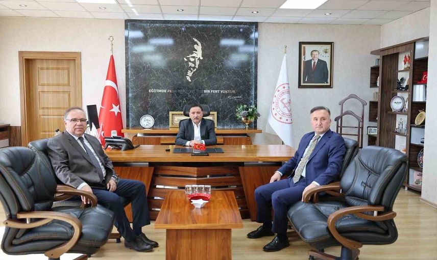 Vali Çiçek eğitim hazırlıklarını İl Milli Eğitim Müdürlüğü'nde yerinde inceledi