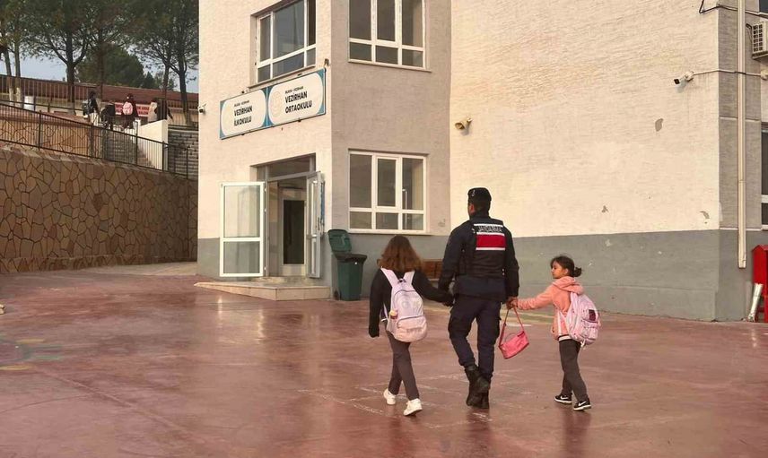 Bilecik'te jandarma okul çevrelerinde güvenlik denetimlerini yoğunlaştırdı