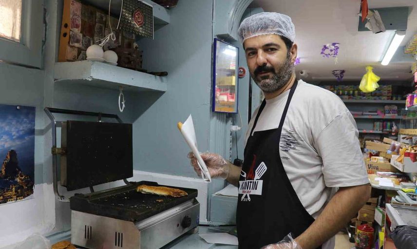 Bir kantinin askıda tostuyla okulda dayanışma yayıldı