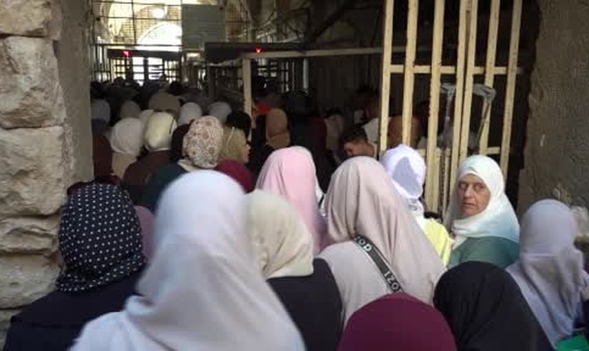 Mevlid kandilinde erişim engeli: gençlerin İbrahimi Camii'ye girişi kısıtlandı