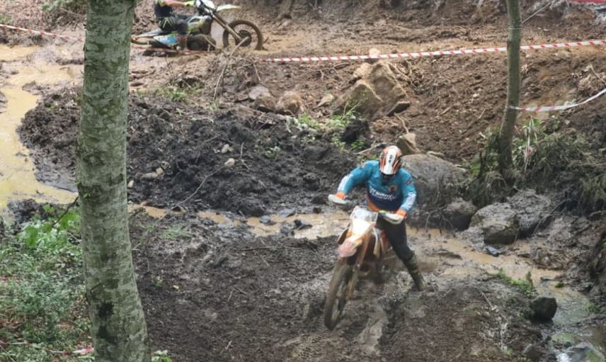 Nebiyan'da toprak ve adrenalin: motokros yarışları ilgi çekti