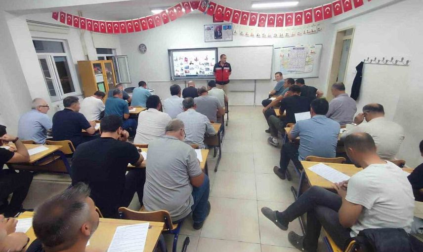 Eğitimle üreticilerin makine bilgisi güçlendi: Çitgöl'de tohum hazırlama kursu tamamlandı