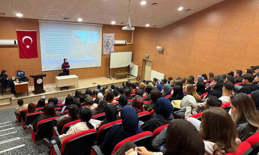 Üniversitelilere madde bağımlılığına karşı farkındalık eğitimi