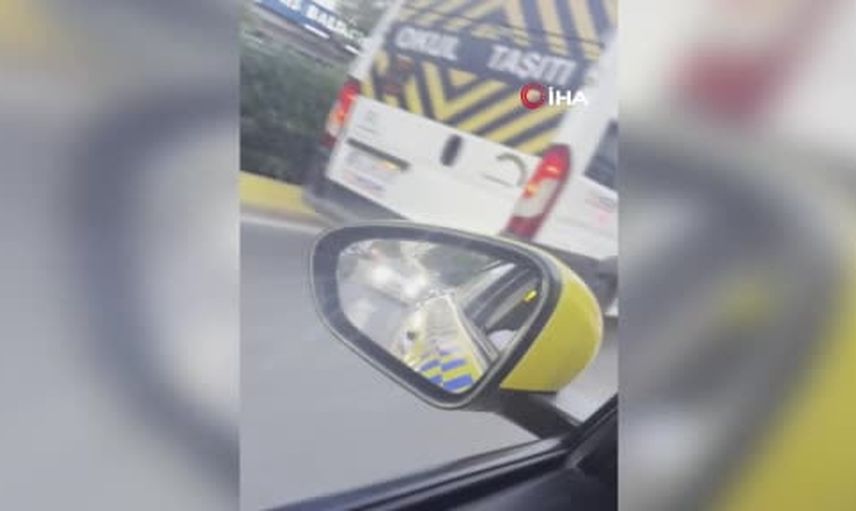 Esenyurt'ta yol kavgası: otomobil sürücüsü taksi camını yumrukladı ve şoföre vurdu