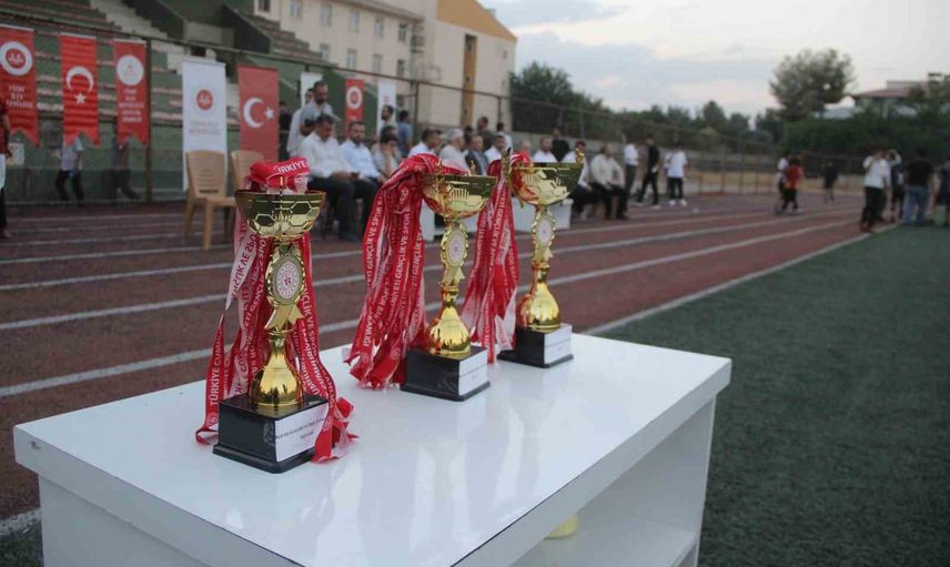 Cizre'de gençlerin futbol heyecanı: yaz Kur'an kursları turnuvası tamamlandı