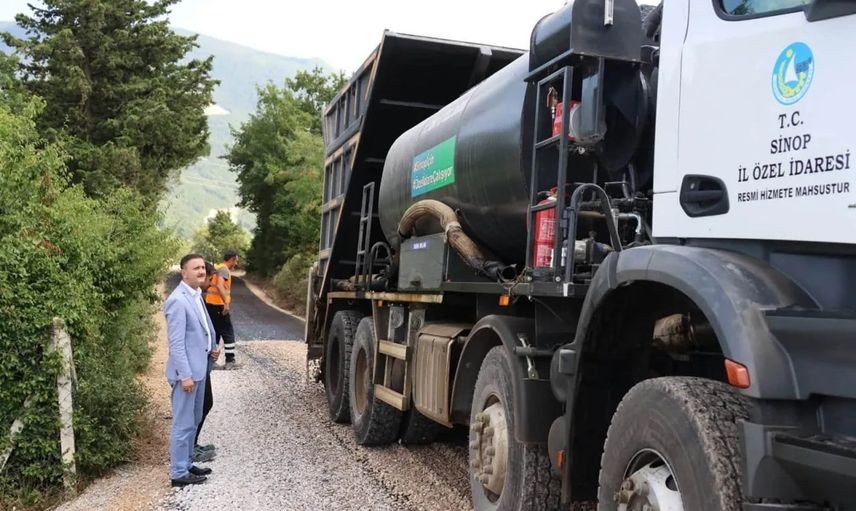 Tangal köyünde konfor ve güvenlik için yol yüzeyi yenileniyor